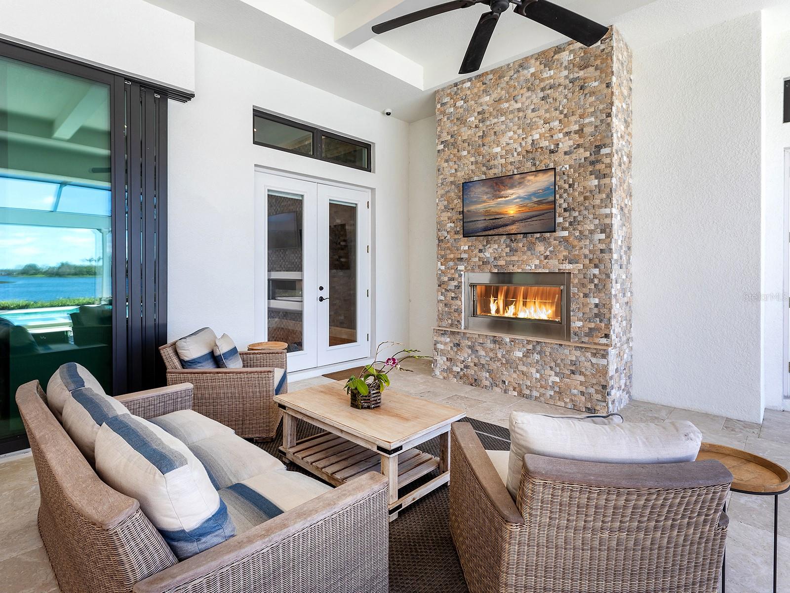 LAKE CLUB - Residential