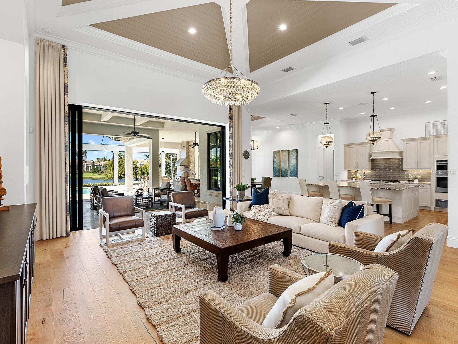 LAKE CLUB - Residential