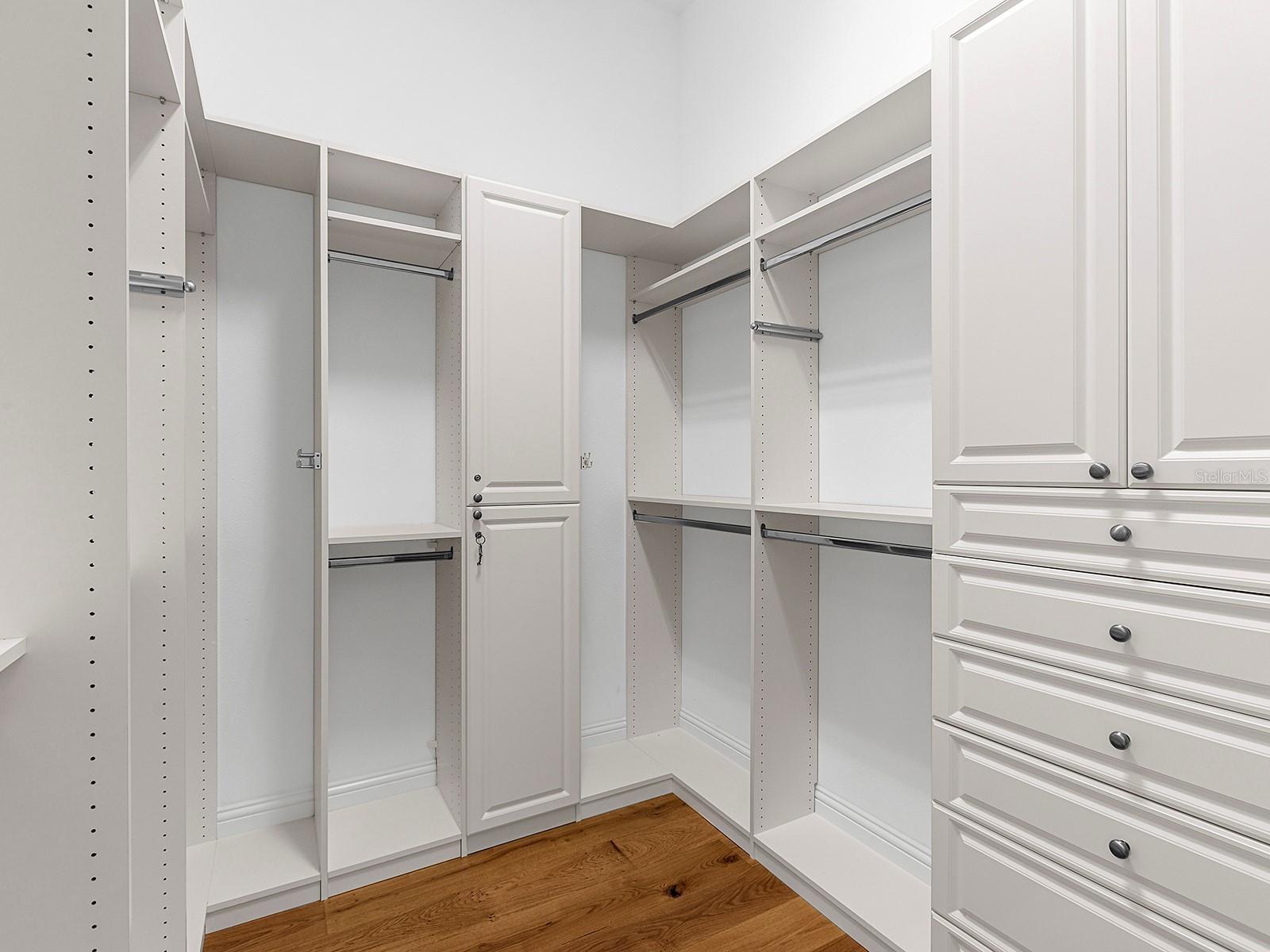 LAKE CLUB - Residential