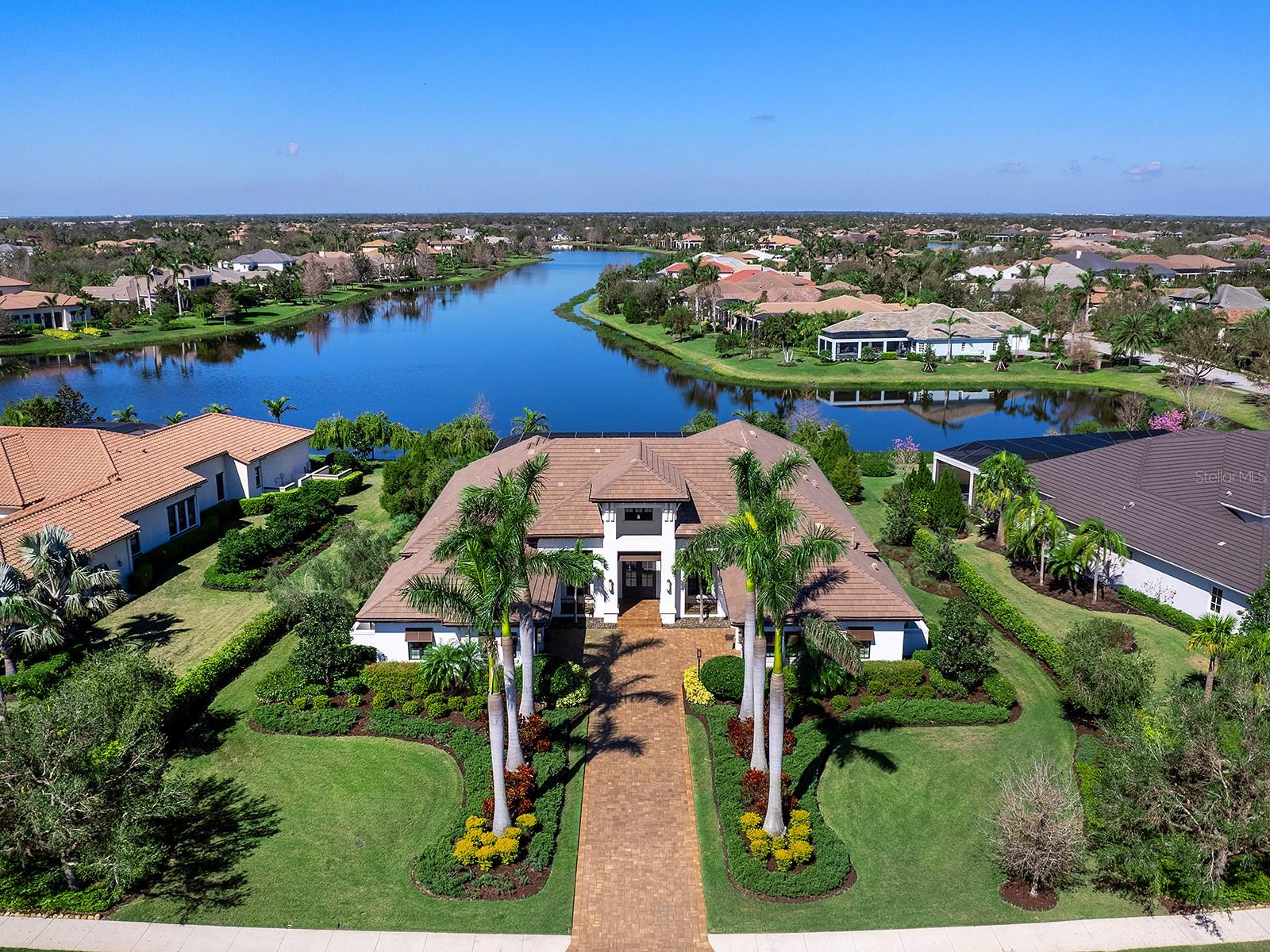 LAKE CLUB - Residential