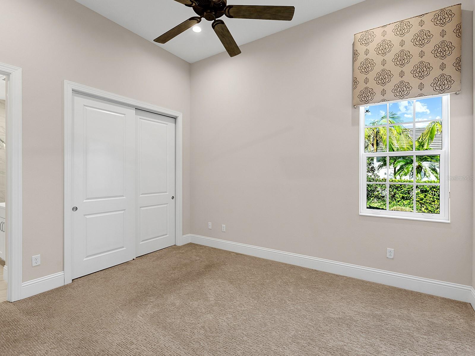 LAKE CLUB - Residential