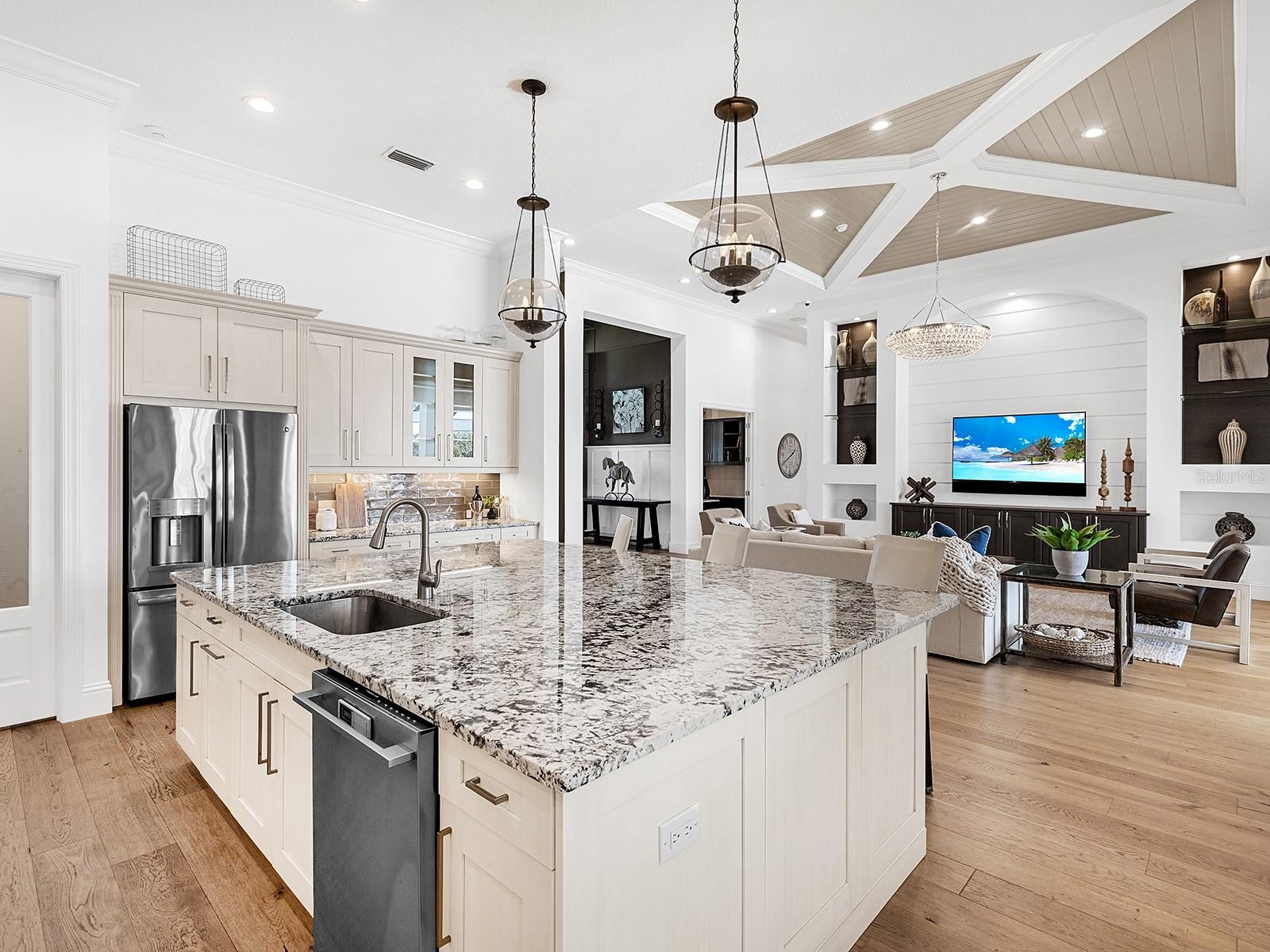 LAKE CLUB - Residential