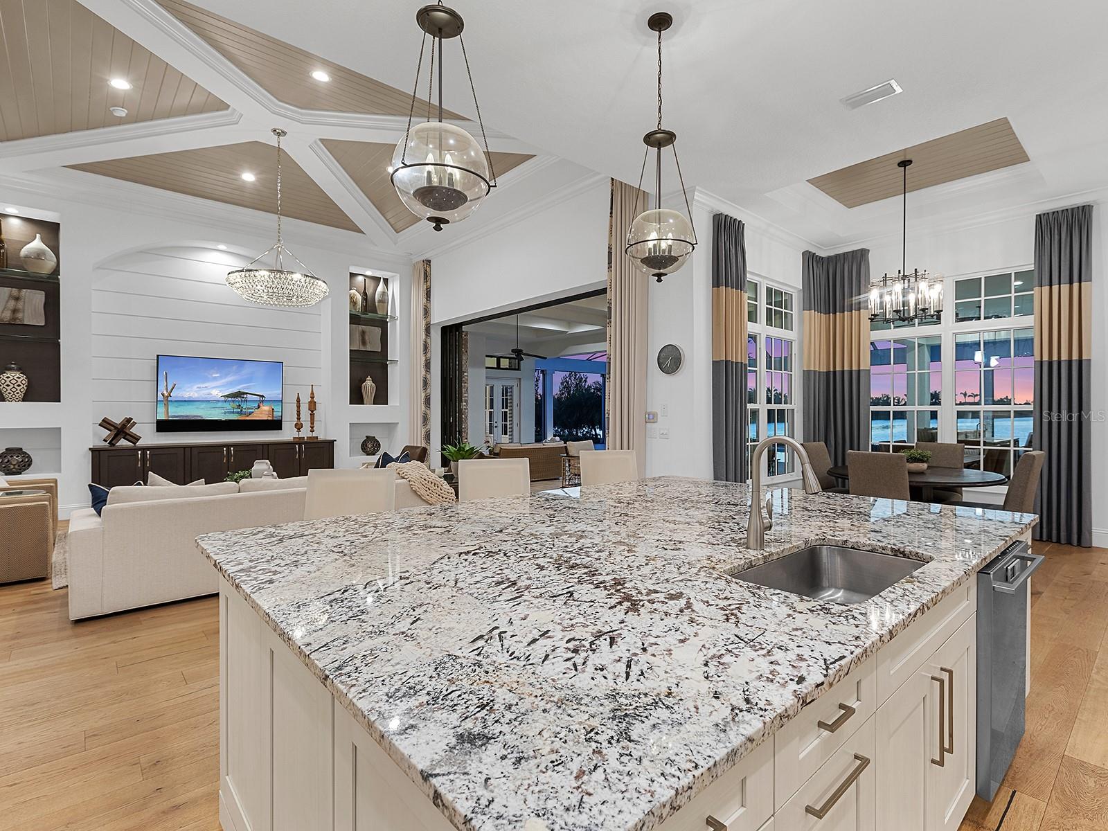 LAKE CLUB - Residential