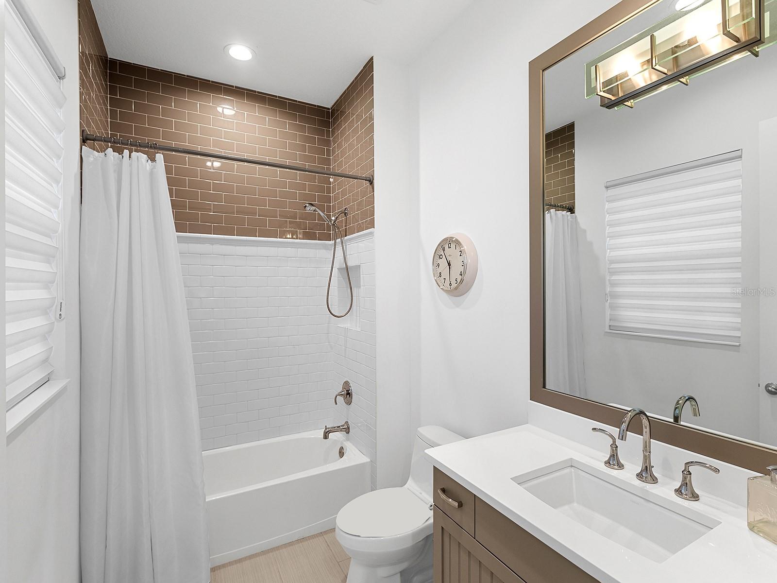 LAKE CLUB - Residential