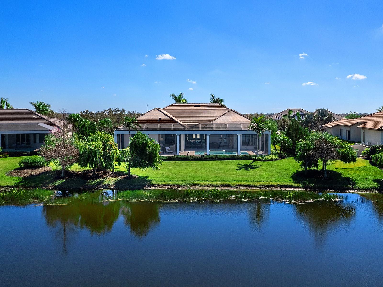 LAKE CLUB - Residential