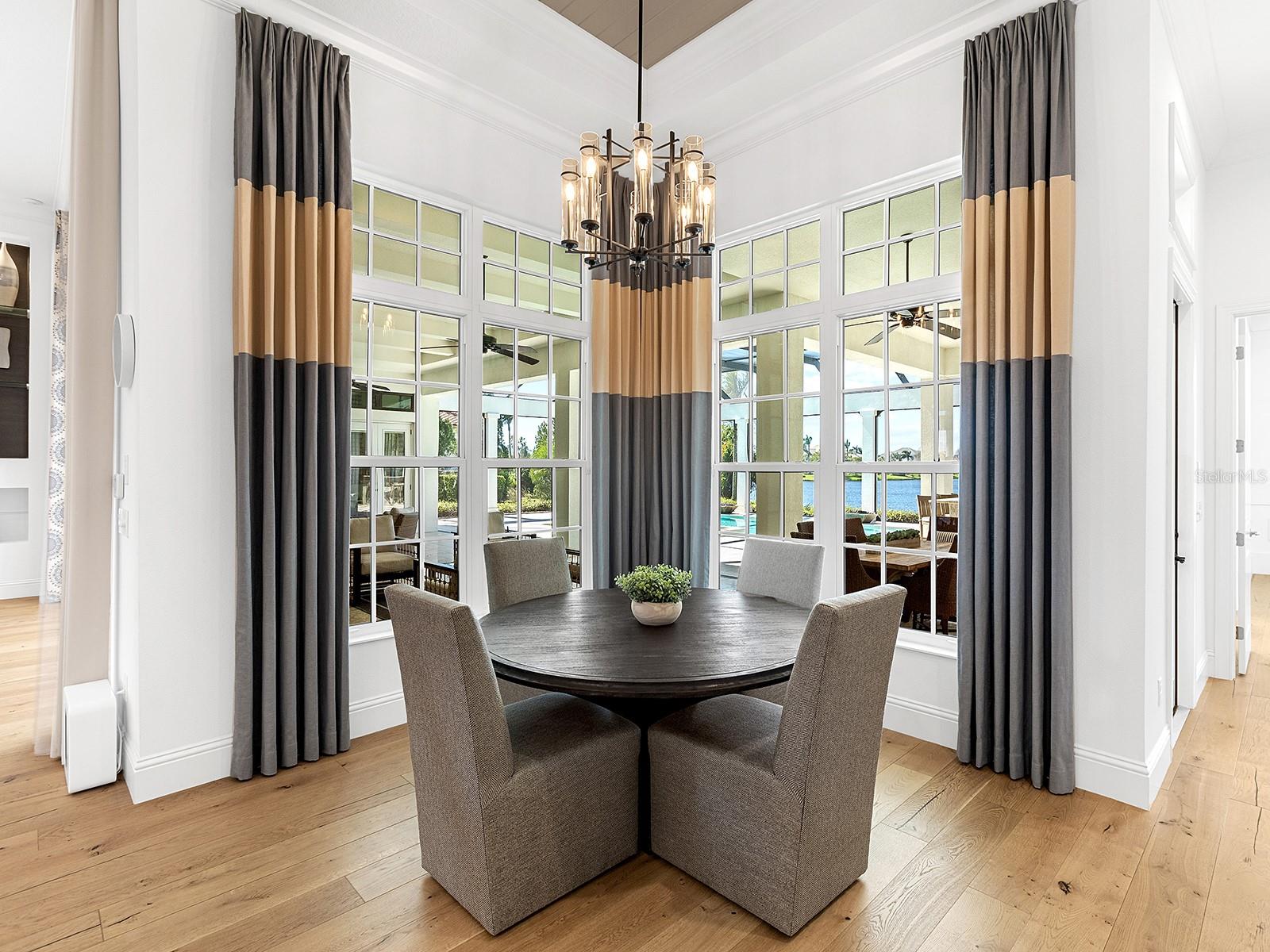 LAKE CLUB - Residential