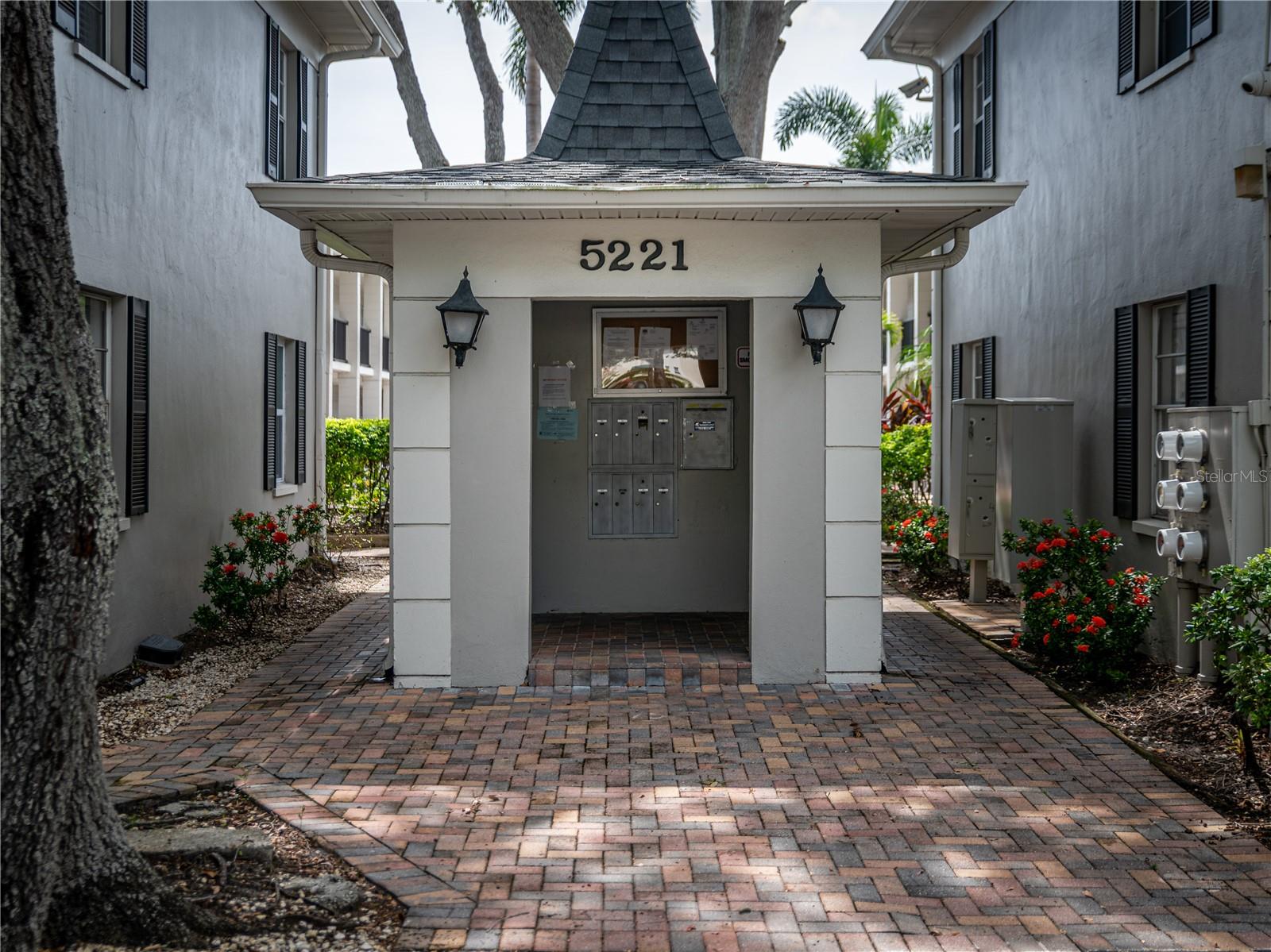 2-bedroom, 1-bathroom first-floor condo located in the Bayshore Landings community. Nestled among mature oaks, this tree-shaded and peaceful neighborhood offers a serene retreat just minutes from everything Tampa has to offer. Live steps from the world’s longest continuous sidewalk—Bayshore Boulevard—stretching 4.5 scenic miles along Tampa Bay. Enjoy easy access to Hyde Park’s renowned restaurants, boutiques, and nightlife, as well as premier shopping destinations like International Plaza and Westshore Mall. Tampa International Airport and Downtown Tampa are just a short drive away.