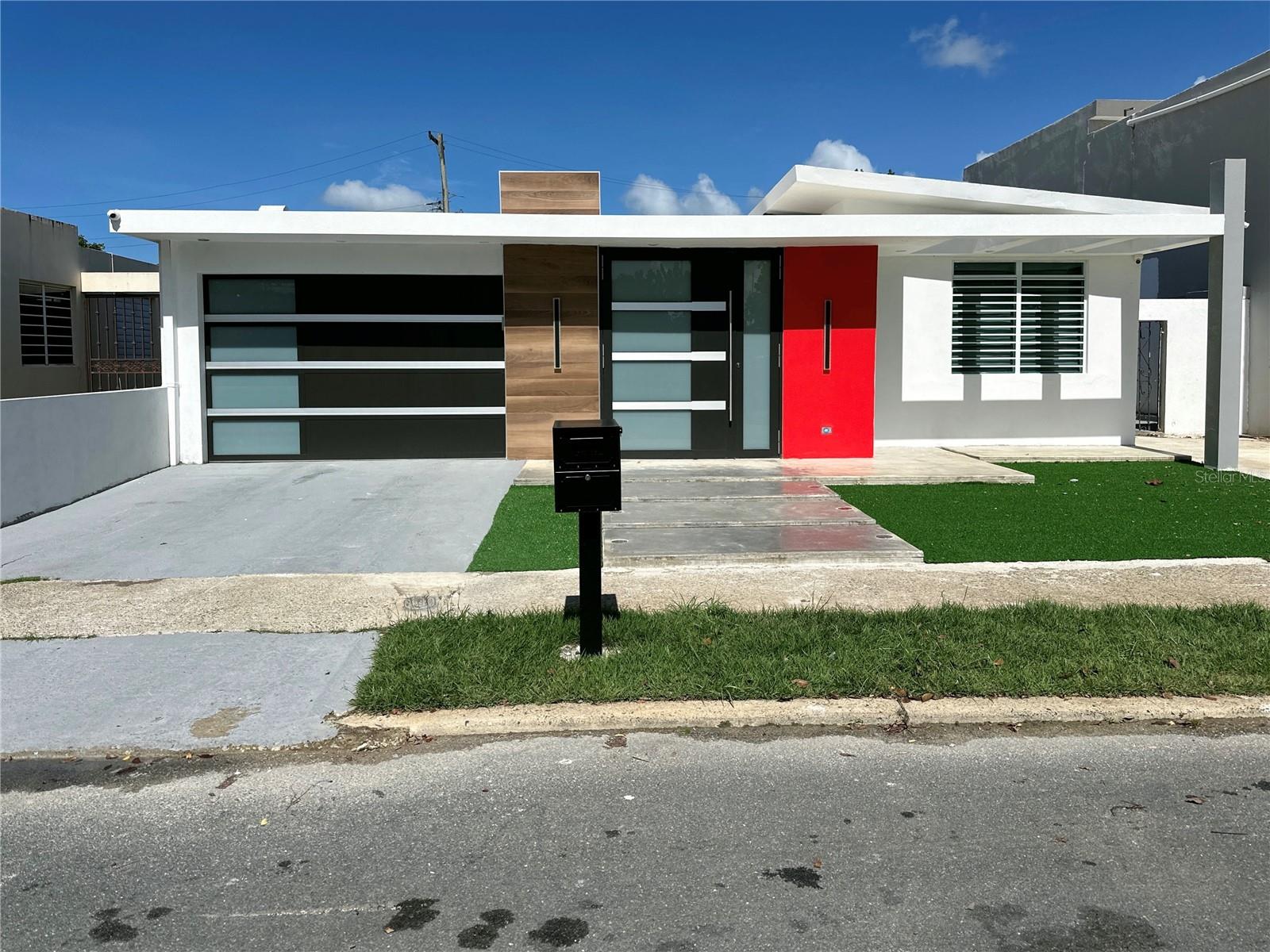 Fully remodeled modern house in Villa Nevarez, San Juan, equipped and furnished. The best is that includes electricity, water and internet in the rent. This house features 3 bedrooms, 2 bathrooms, a garage for 2 cars, and a laundry area. It is equipped with a refrigerator, stove and oven, a washing machine, a dryer, and ACs. Call to schedule your appointment.
