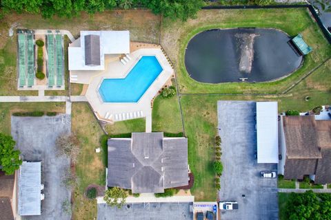 A home in LAKELAND