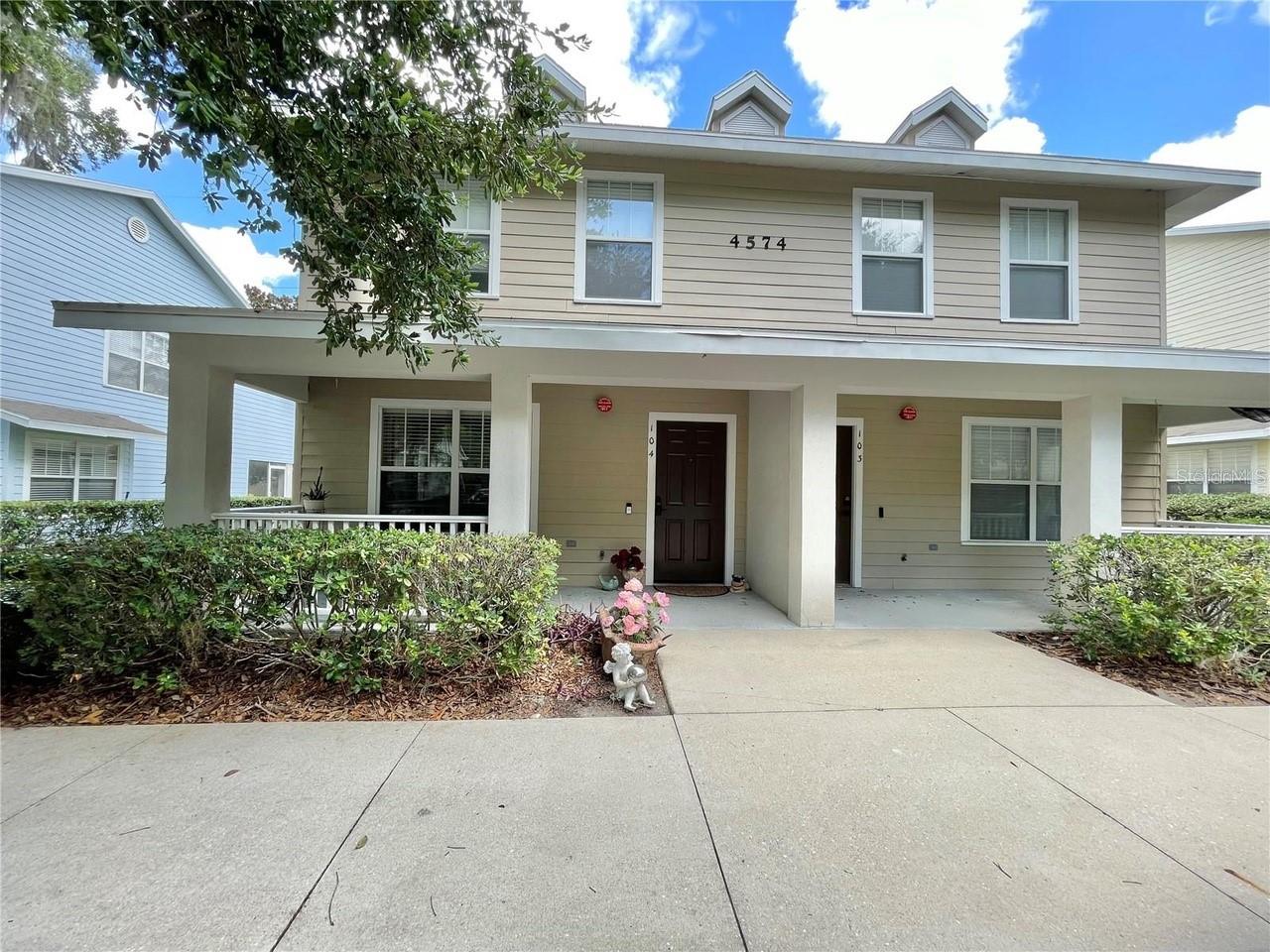 Beautiful 3BR/2.5BA Corner Townhome in Hailey Forest
This spacious and beautifully maintained 3-bedroom, 2.5-bath corner unit in sought-after Hailey Forest combines comfort, style, and an unbeatable location. Enjoy outdoor living with a covered front porch and a screened-in back patio—perfect for relaxing or entertaining. Kitchen features stainless steel appliances, updated countertops, a serving bar, and a pantry, along with a laundry closet with washer and dryer include. . Ceramic tile flooring flows throughout the kitchen, living areas, and bathrooms, while wood laminate flooring continues upstairs in the bedrooms, hallway, and stairwell for a clean, cohesive look. Upstairs, the primary suite offers double closets and a private en-suite bathroom with a tub/shower combo. The two guest bedrooms share a full bath, with one guest room featuring a walk-in closet. An upstairs storage closet and a main-floor half bath add thoughtful functionality to the layout. On site garbage . 1 pet ok. Located just minutes from UF, UF Health, and the VA Hospital, and directly across from Celebration Pointe and Butler Plaza, you'll enjoy immediate access to premier dining, shopping, and entertainment. One Small pet allowed **Renter's insurance required ** TENANT PLACEMENT WATSON DOES NOT MANAGE**
Available : NOW