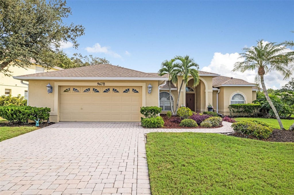 Photo of 9678 Knightsbridge Circle, Sarasota, FL 34238 (MLS # A4710056)