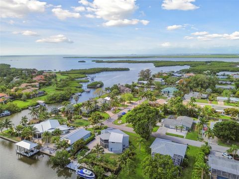 A home in PALMETTO