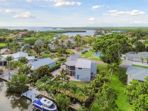 A home in PALMETTO