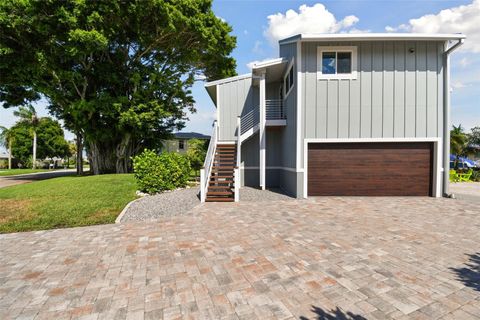 A home in PALMETTO