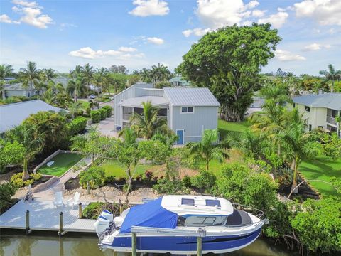 A home in PALMETTO