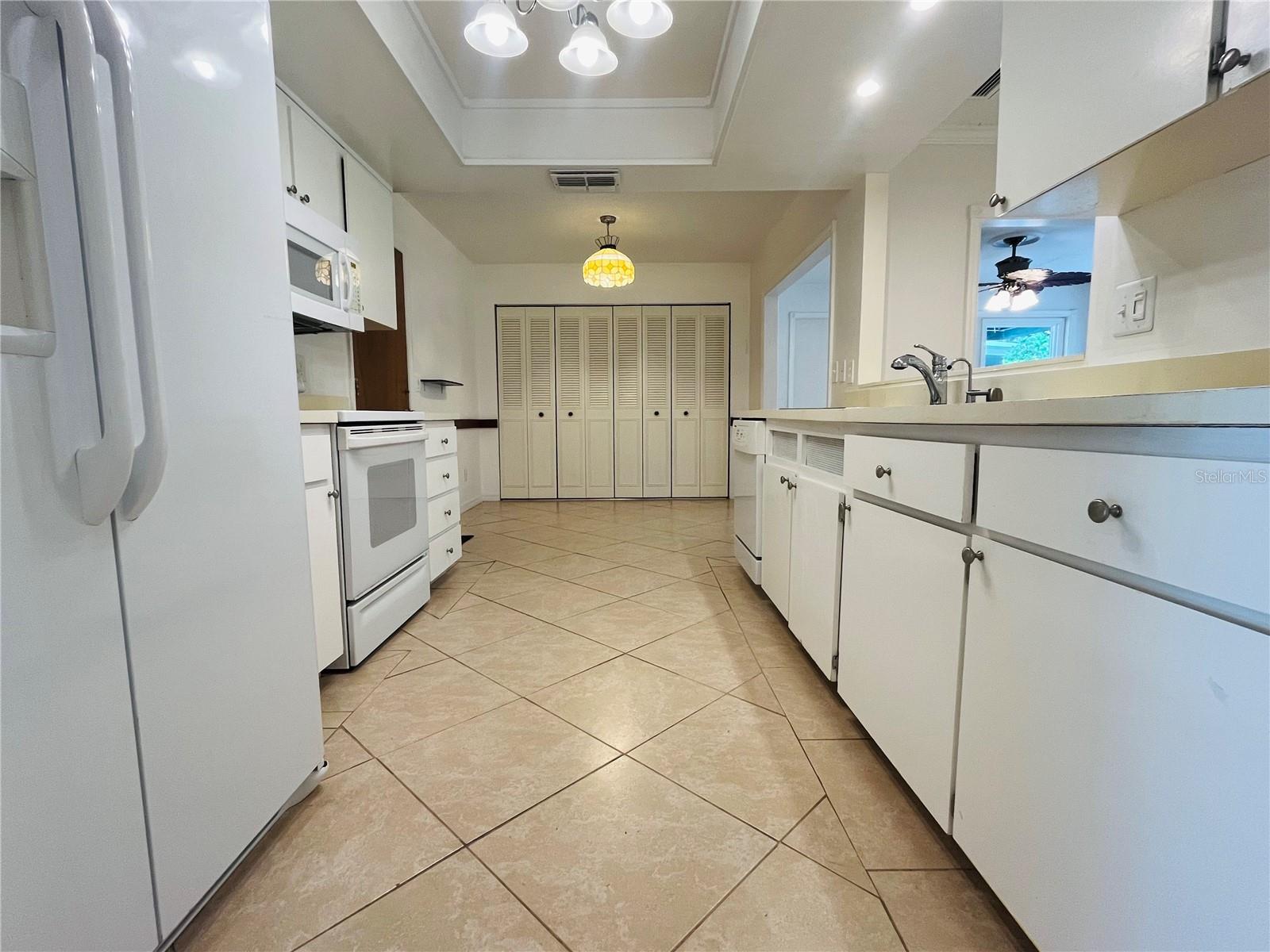ANCHORAGE OF TARPON LAKE UNIT THREE THE - Residential Lease