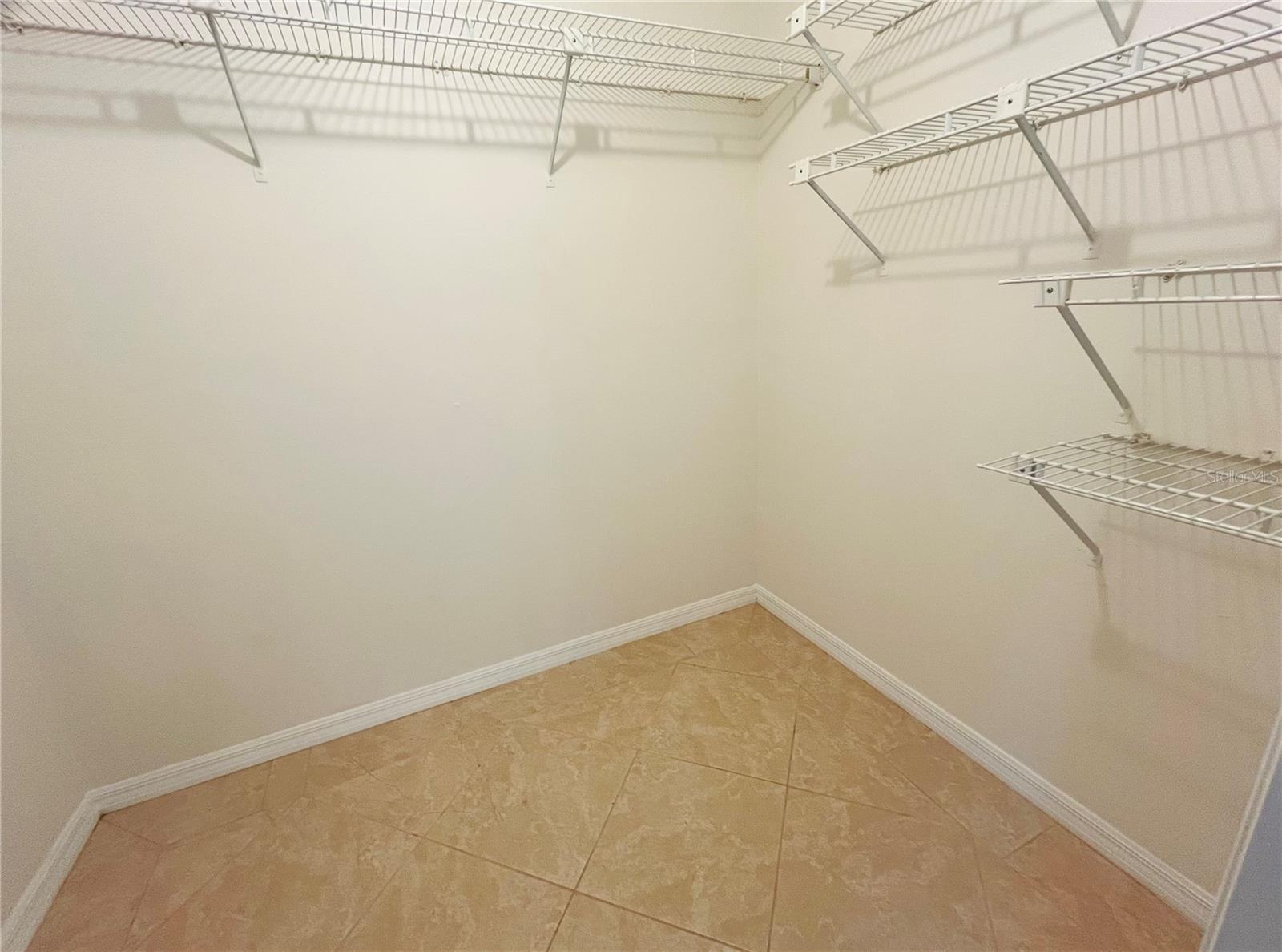 ANCHORAGE OF TARPON LAKE UNIT THREE THE - Residential Lease