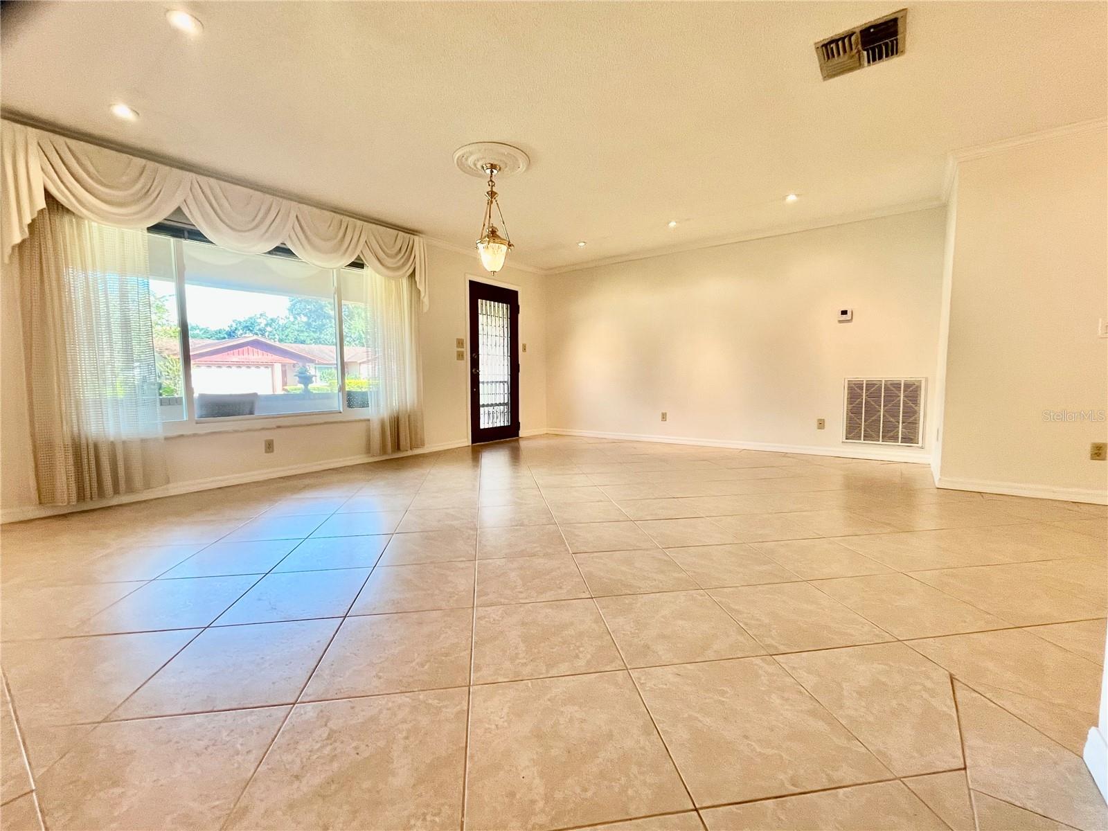 ANCHORAGE OF TARPON LAKE UNIT THREE THE - Residential Lease