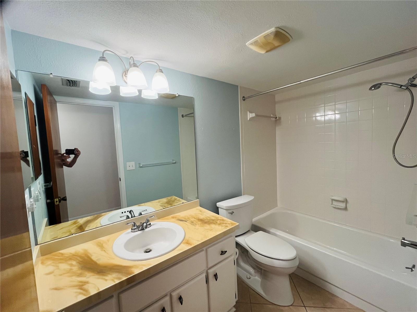 ANCHORAGE OF TARPON LAKE UNIT THREE THE - Residential Lease