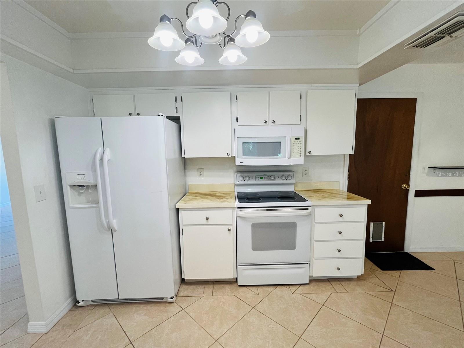 ANCHORAGE OF TARPON LAKE UNIT THREE THE - Residential Lease