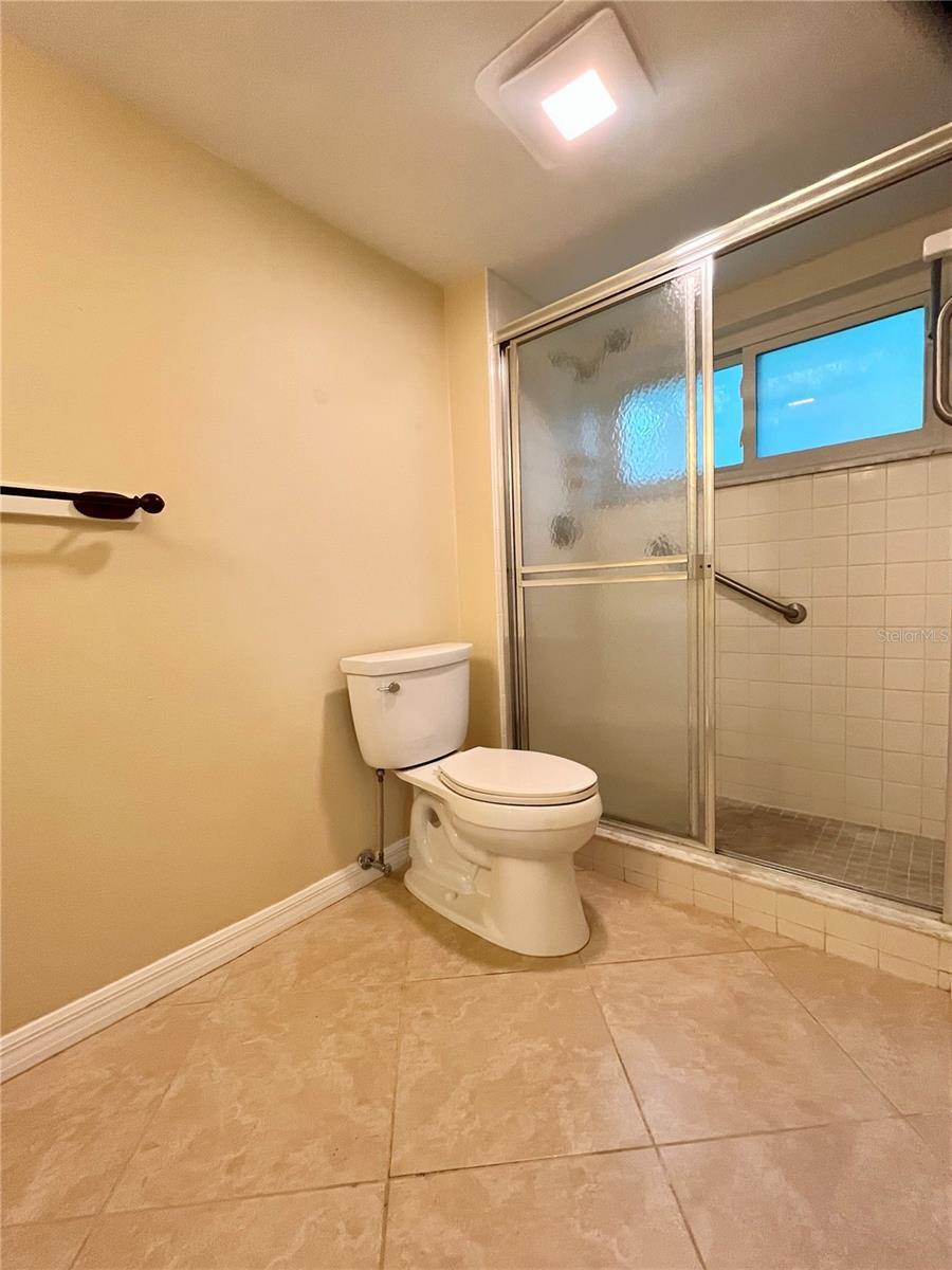 ANCHORAGE OF TARPON LAKE UNIT THREE THE - Residential Lease