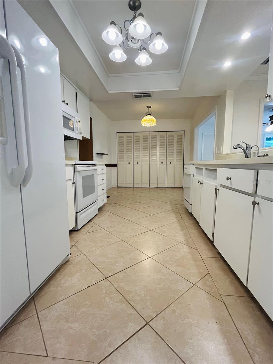 ANCHORAGE OF TARPON LAKE UNIT THREE THE - Residential Lease
