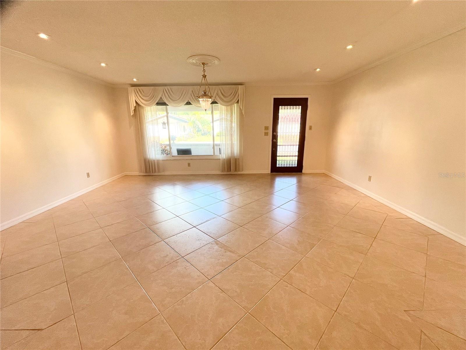 ANCHORAGE OF TARPON LAKE UNIT THREE THE - Residential Lease