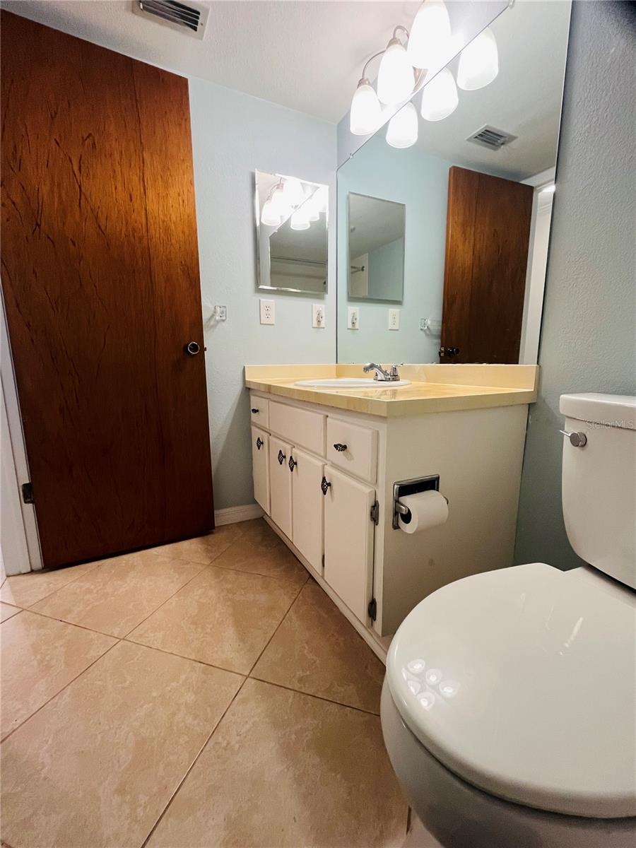 ANCHORAGE OF TARPON LAKE UNIT THREE THE - Residential Lease