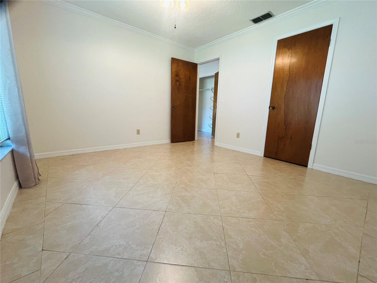 ANCHORAGE OF TARPON LAKE UNIT THREE THE - Residential Lease