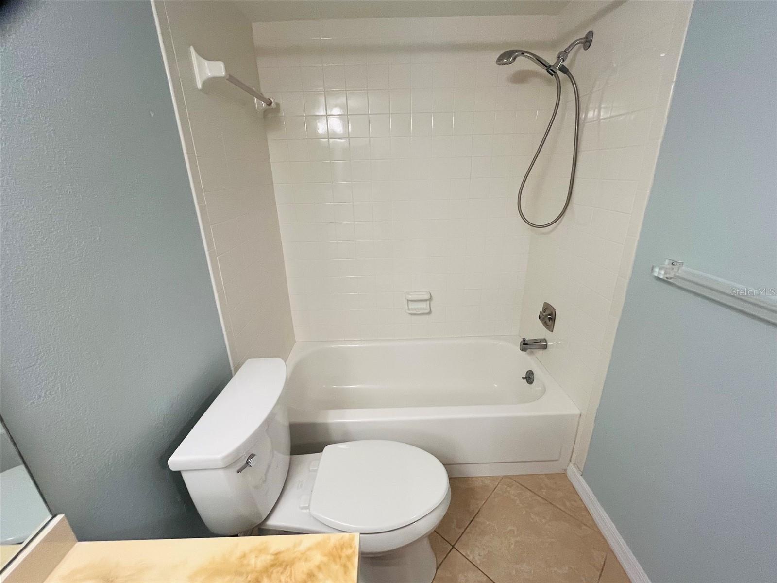 ANCHORAGE OF TARPON LAKE UNIT THREE THE - Residential Lease