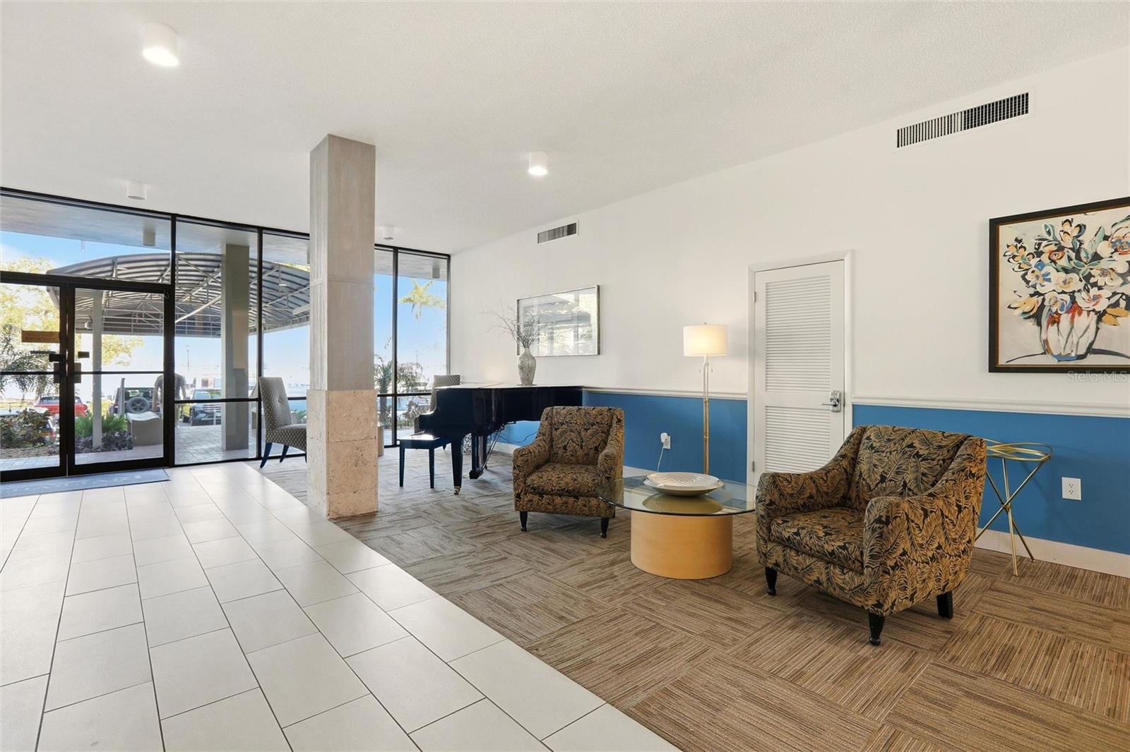 THE RIVERVIEW - Residential