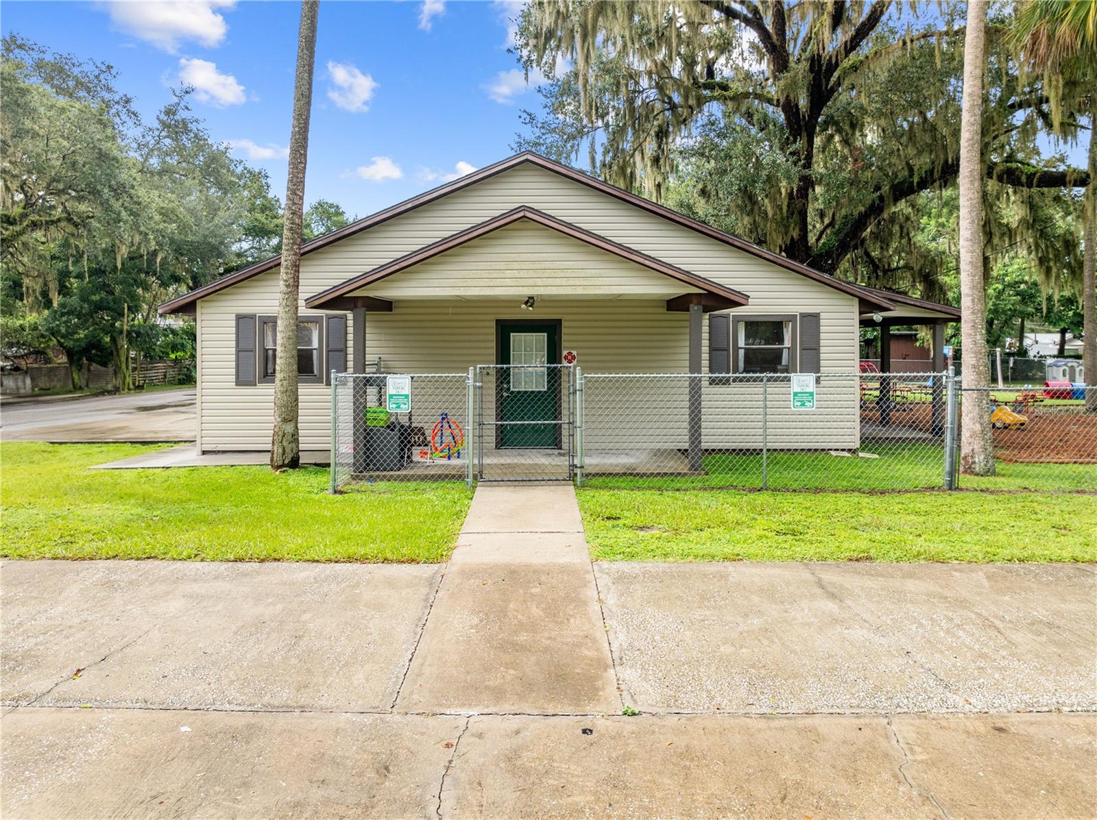 Photo 1 of 52 — 102 S HIGHLAND STREET, BUSHNELL, FL 33513