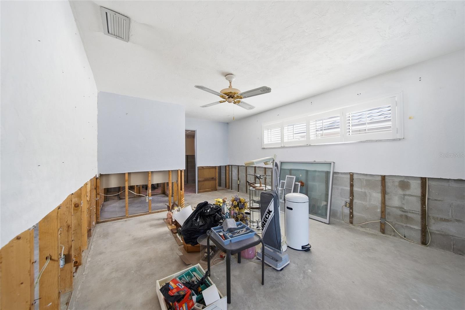 PARADISE ISLAND 6TH ADD - Residential