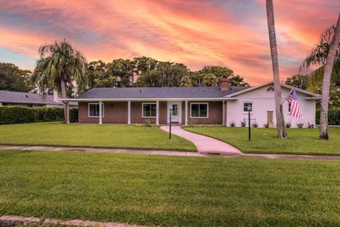 Photo of 1401 Lake Shore Boulevard, Tavares, FL 32778 (MLS # G5101375)