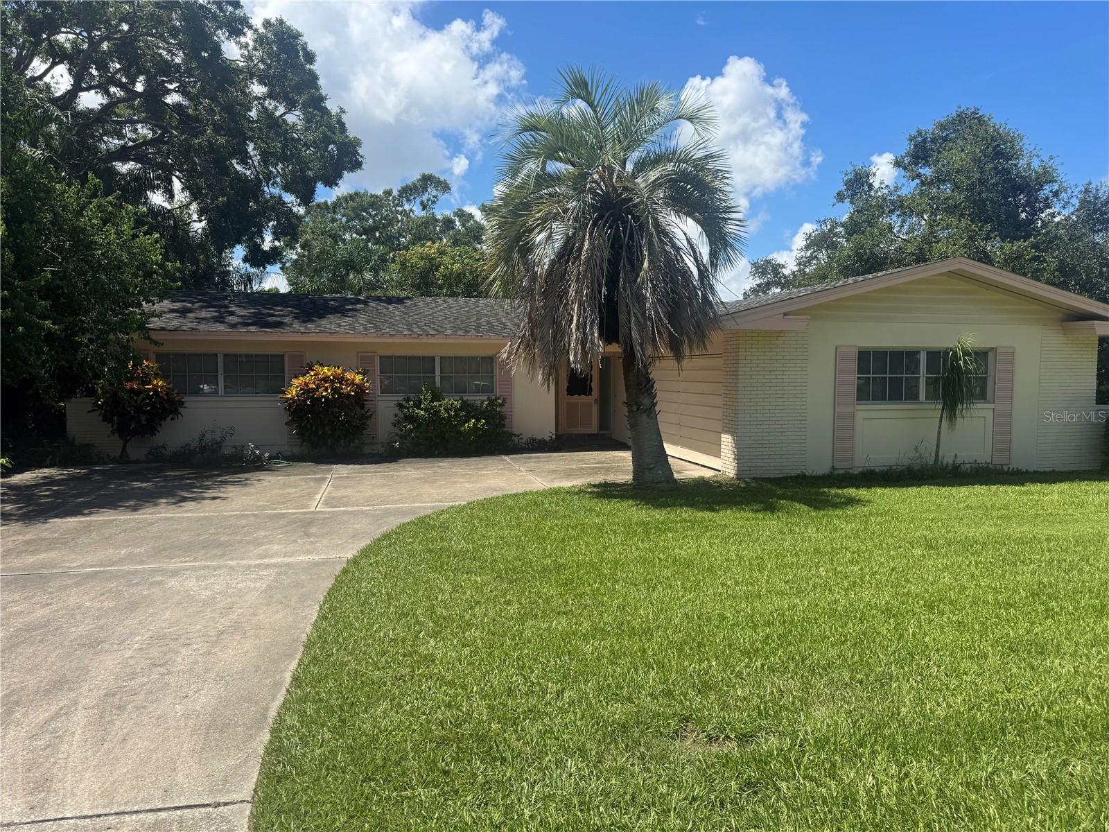 Investor Opportunity! This 3-bedroom, 2-bathroom home is ideally situated on a quiet cul-de-sac in Clearwater. With no HOA and no flood zone concerns. Conveniently located just minutes from Clearwater Beach, restaurants, shopping centers, county parks, Tampa, and St. Pete–Clearwater International Airport.