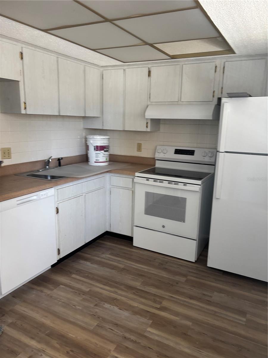 HEATHER HILL APTS - Residential