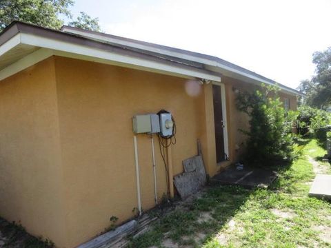 A home in LAKELAND