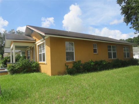 A home in LAKELAND