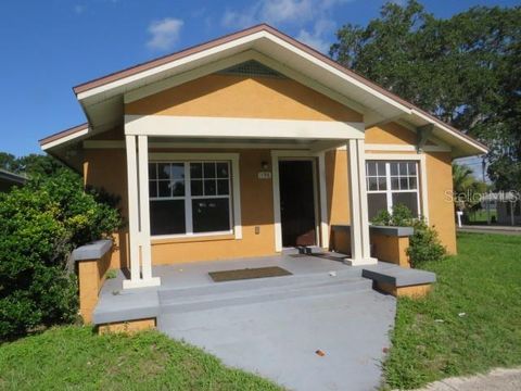 A home in LAKELAND