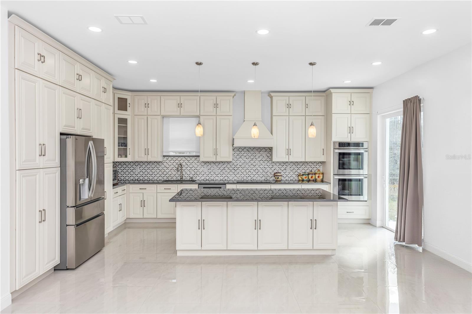 WEDGEFIELD - Residential