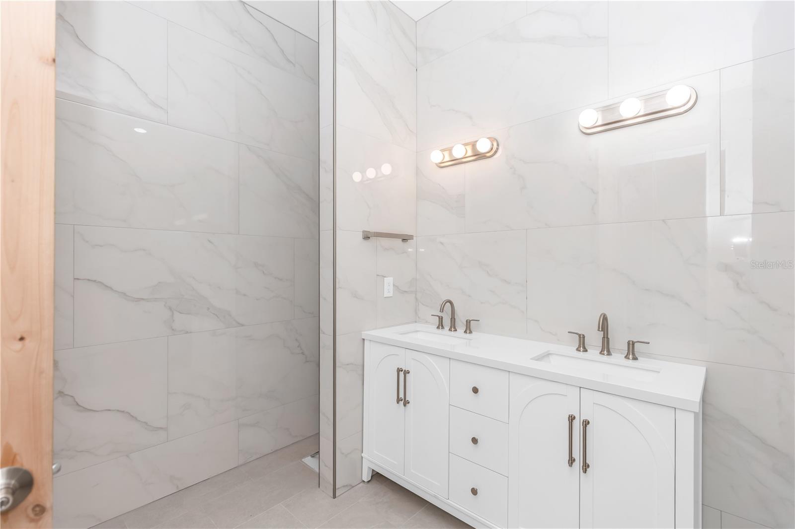 WEDGEFIELD - Residential