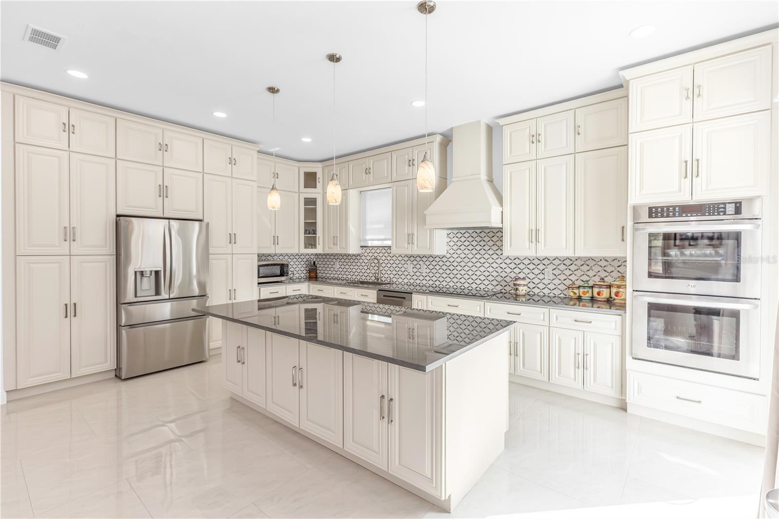 WEDGEFIELD - Residential