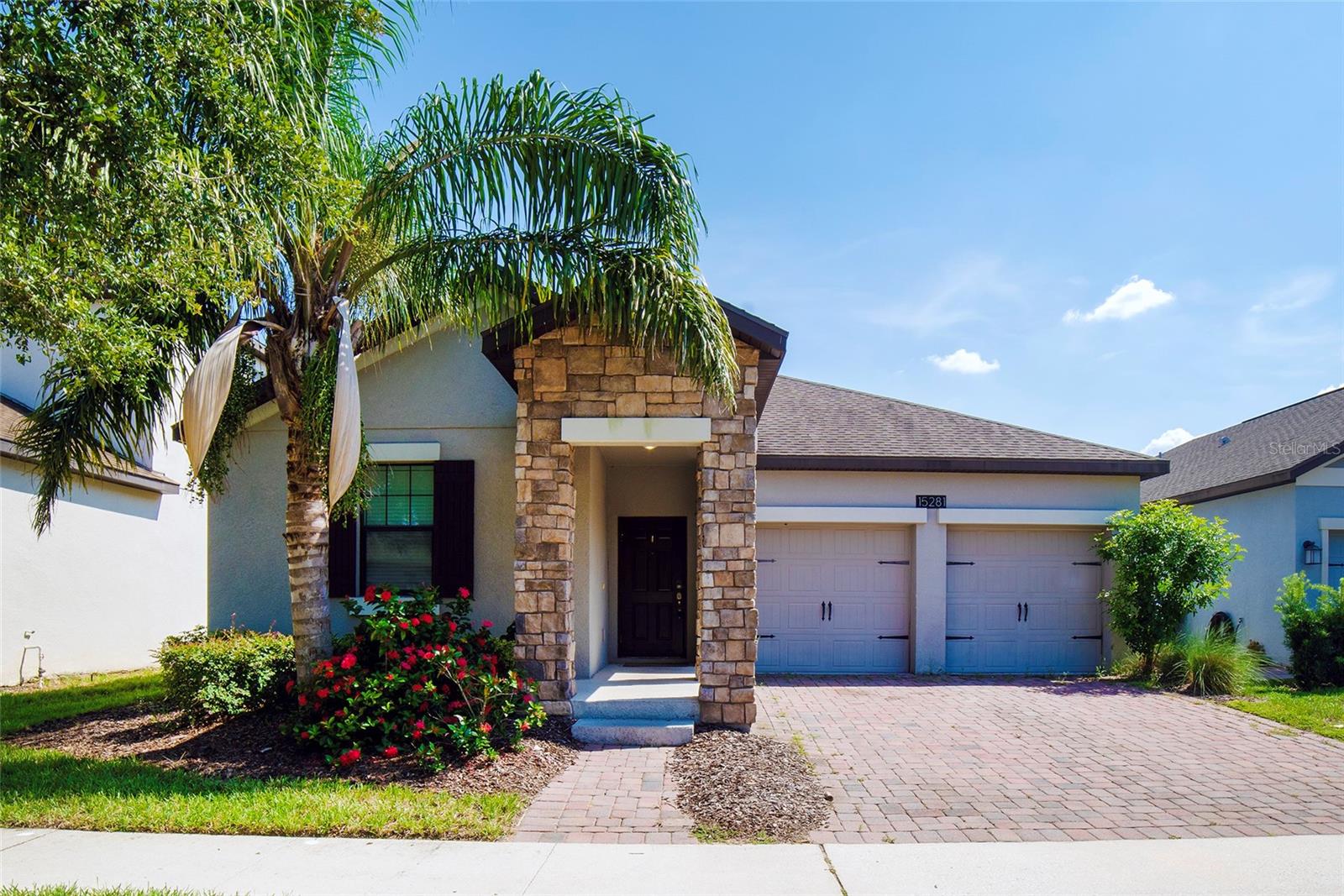 One story 4 bedrooms in the desirable Summerlake community. Open floor plan. Spacious living areas with bright natural lights. Granite countertops. Stainless Steel appliances. Big kitchen island. Lots of cabinets for storage. New carpet. Move in ready.