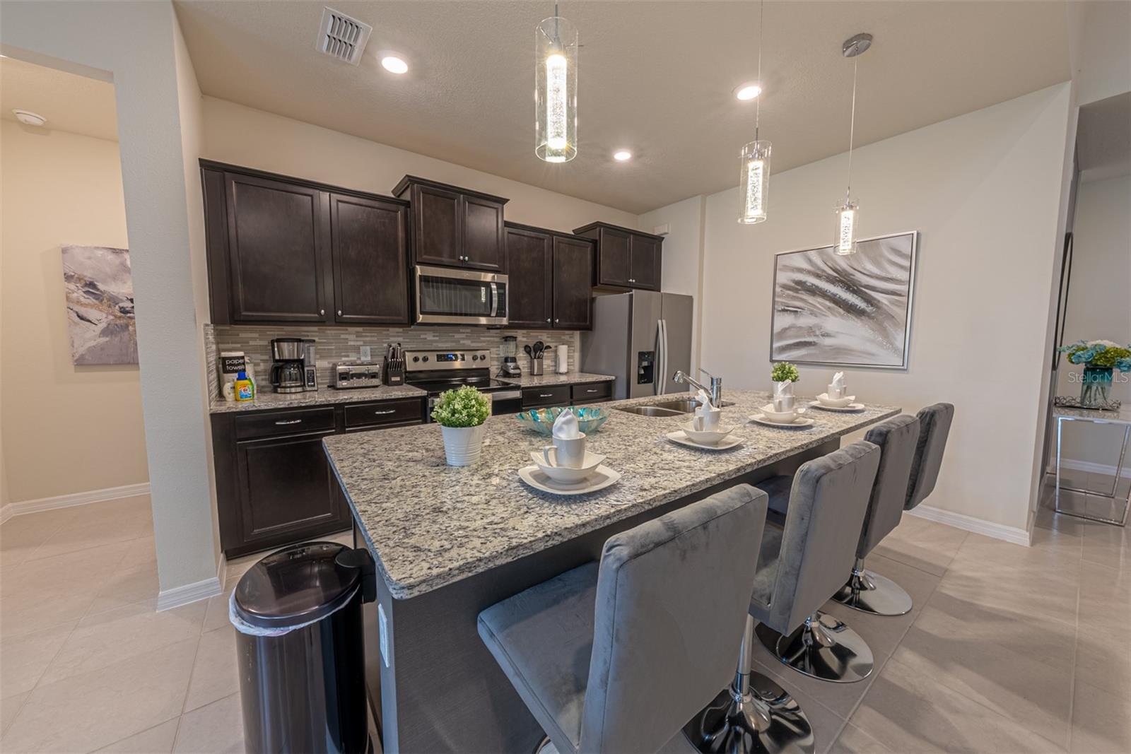 WINDSOR ISLAND RESIDENCE PH 3 - Residential