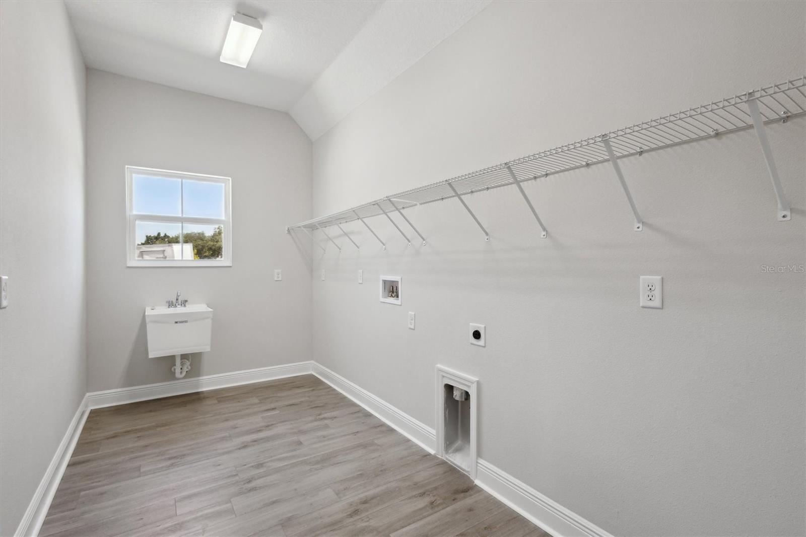 CRESTWOOD ESTATES - Residential