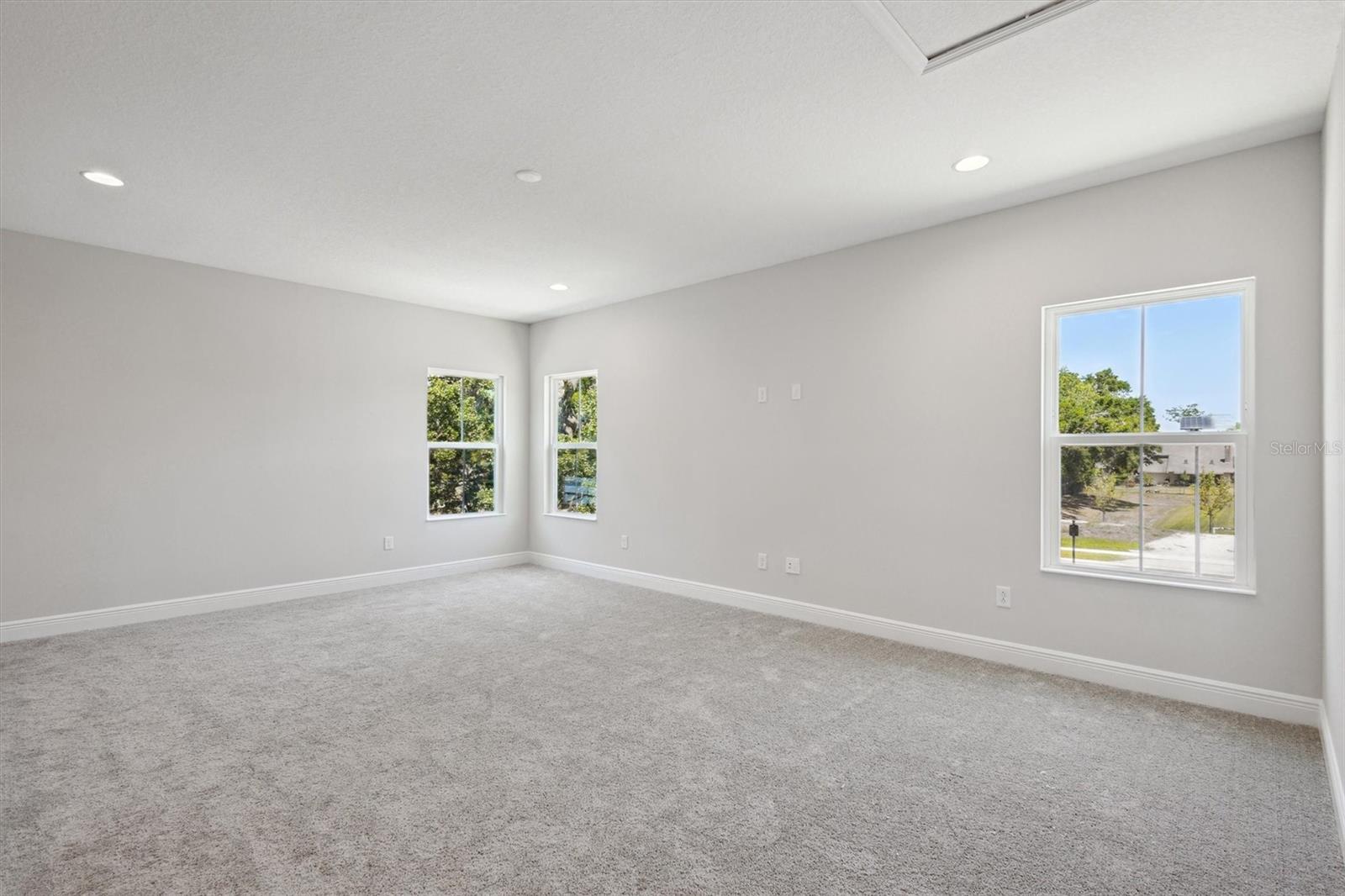 CRESTWOOD ESTATES - Residential