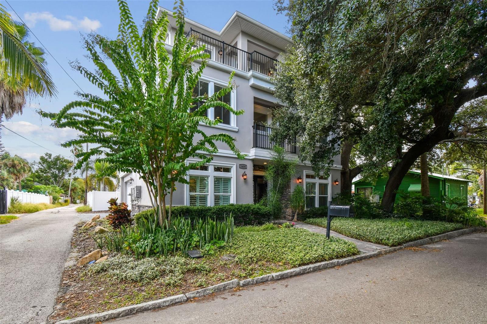 1408 W AZEELE STREET