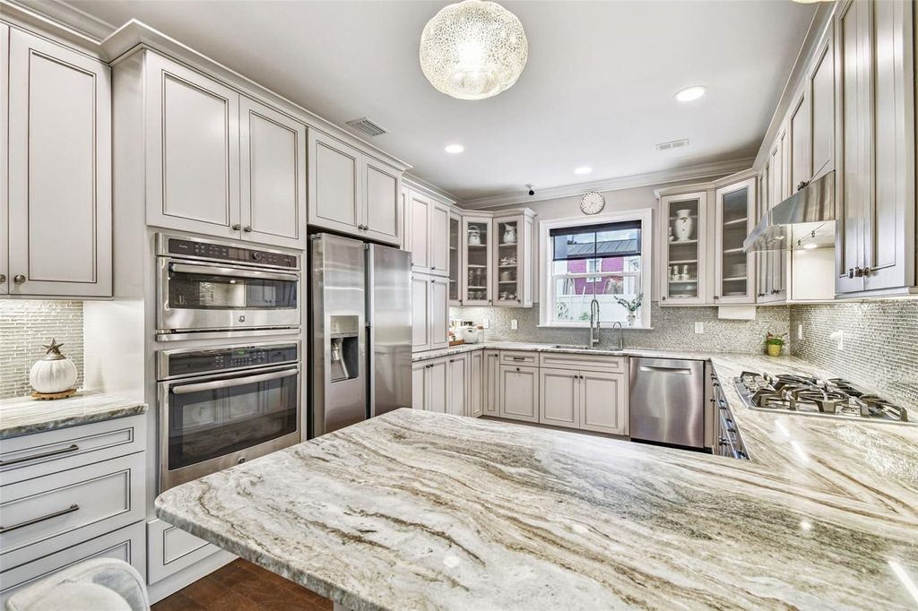 Photo of 1408 W Azeele Street, Tampa, FL 33606 (MLS # TB8435661)