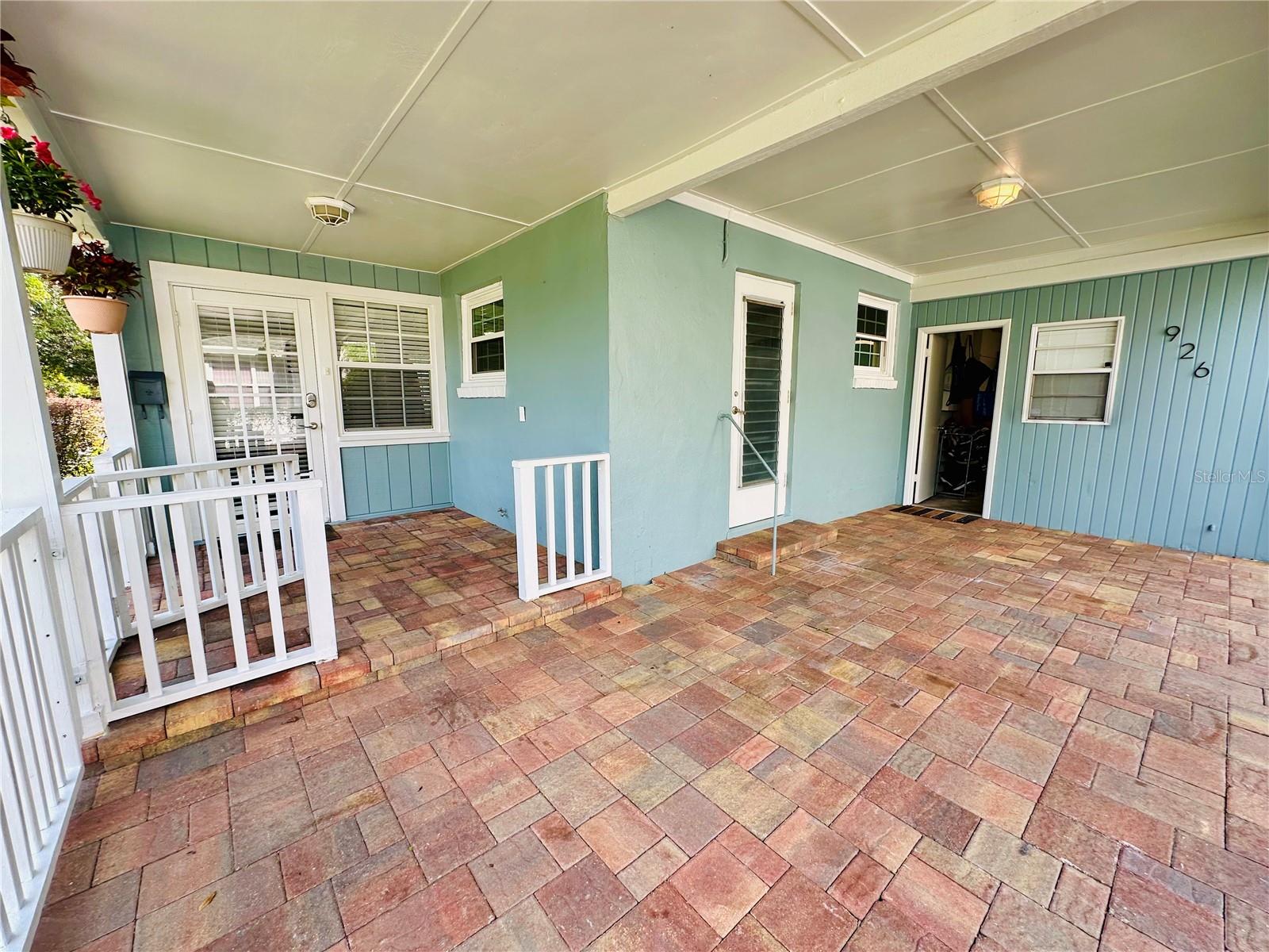 926 W HARVARD STREET