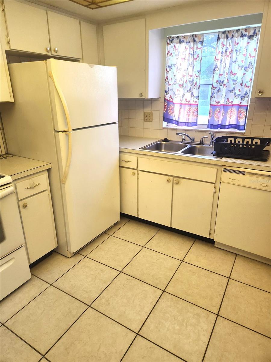 GREEN DOLPHIN PARK CONDO - Residential